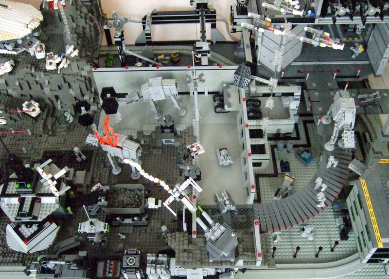 Illustration for article titled The Mother of All Lego Star Wars Battles